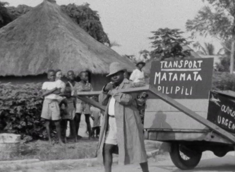 Still uit een film: man met kar