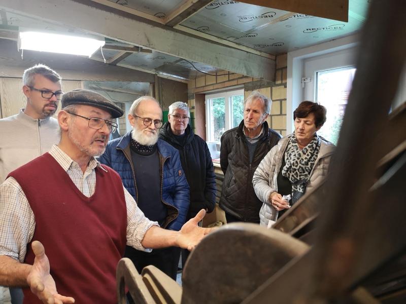Met degelijke uitleg worden de machines gedemonstreerd
