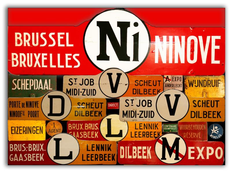 Compilatie van koersborden met bestemmingen van verschillende tramlijnen.