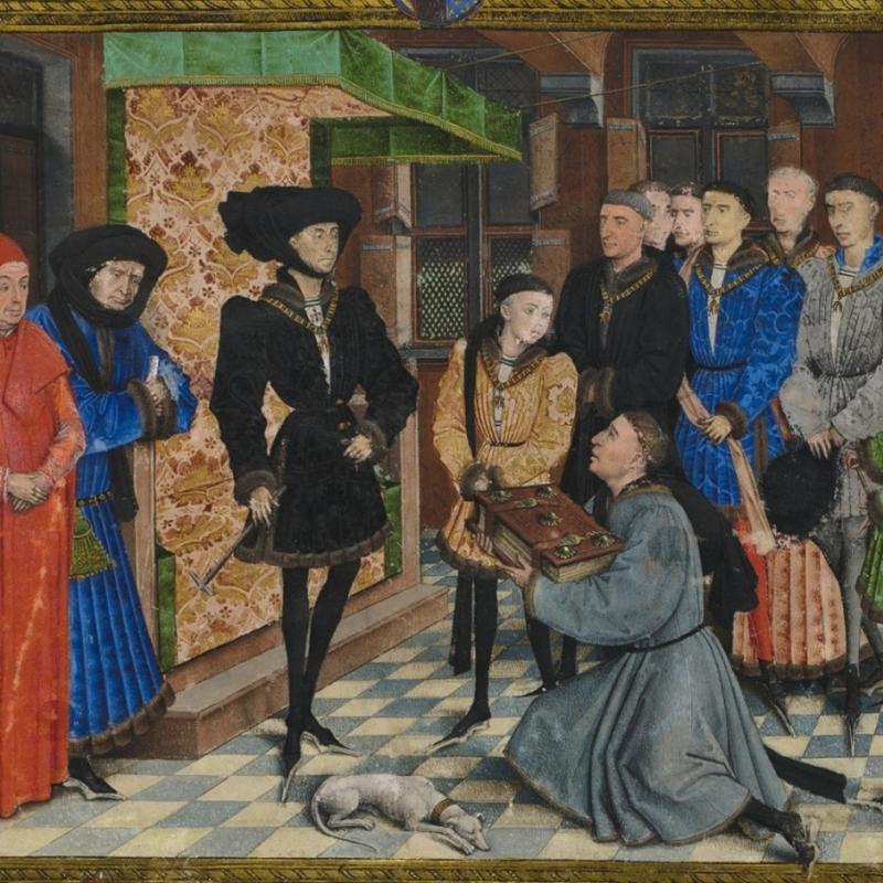 Rogier van der Weyden, miniatuur, frontispice uit de Chroniques de Hainaut, 1447. Collectie KBR, publiek domein via Wikimedia Commons. Het Bourgondische hof stond bekend als een politiek wespennest. Misschien was Filips hofnar wel de enige die de hypocrisie aan het hof kon én mocht doorprikken. Filips de Goede ontvangt de kronieken van Henegouwen, aangeboden door Jean Waquelin. 